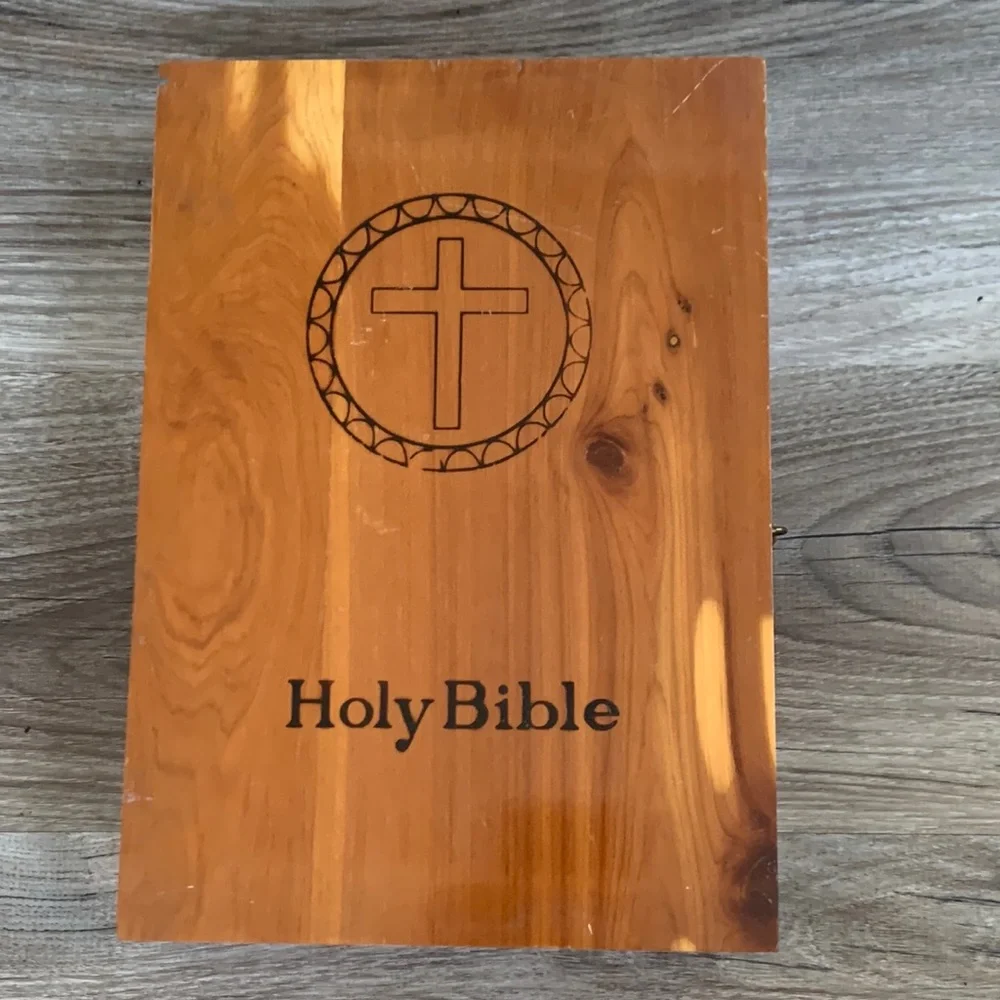 Vintage Handmade Carpenters Union Cedar Wood Holy Bible Wooden Case Memorial Box